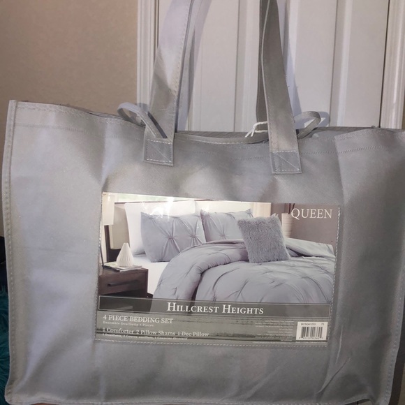Other - HillCrest Heights Queen Bedding Bag